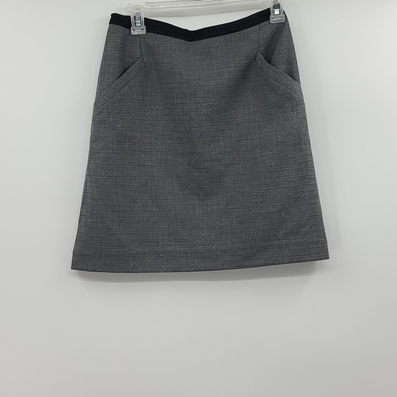 H&M Dresses & Skirts - H&M gray lined pencil skirt with pockets. Size 6